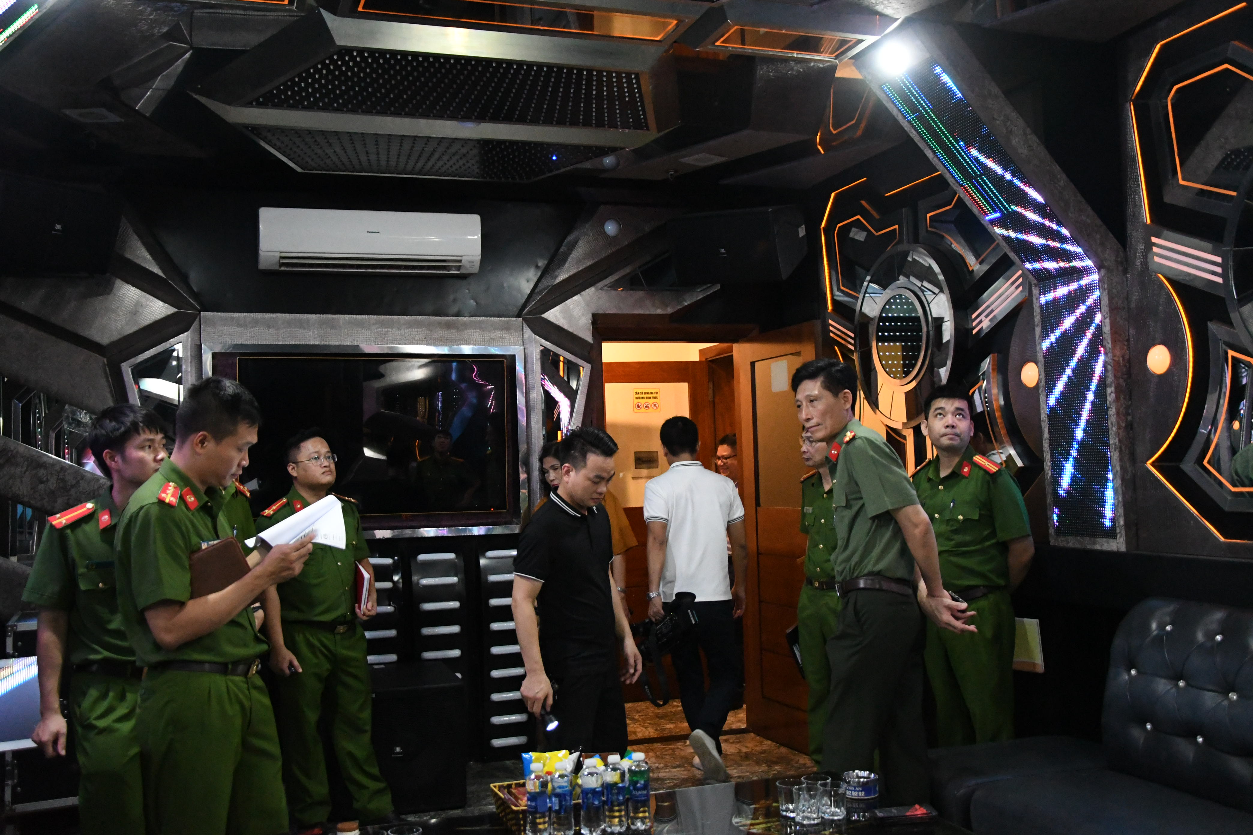 Kiểm tra công tác phòng cháy chữa cháy tại cơ sở karaoke New KTV